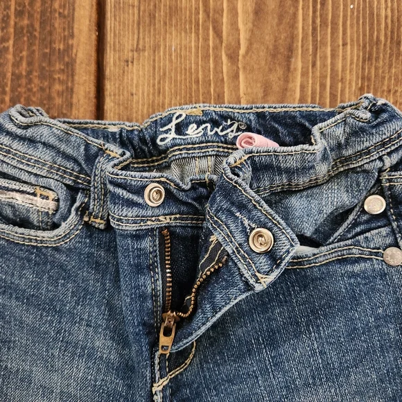 Levi’s Little Girls Blue Wash Jeans | Size 4 - Picture 5 of 9